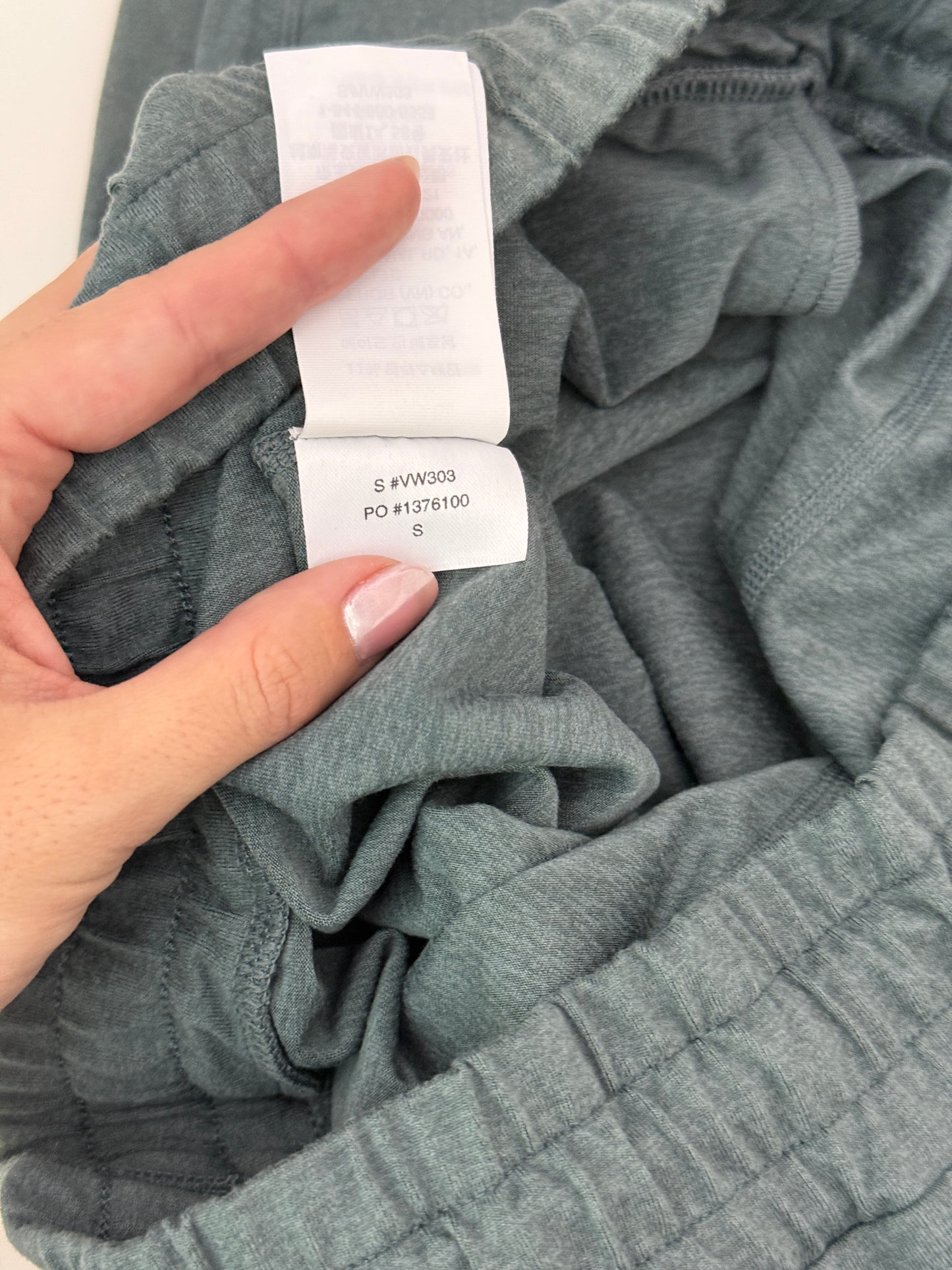 vuori teal heather performance jogger (size XS & small)
