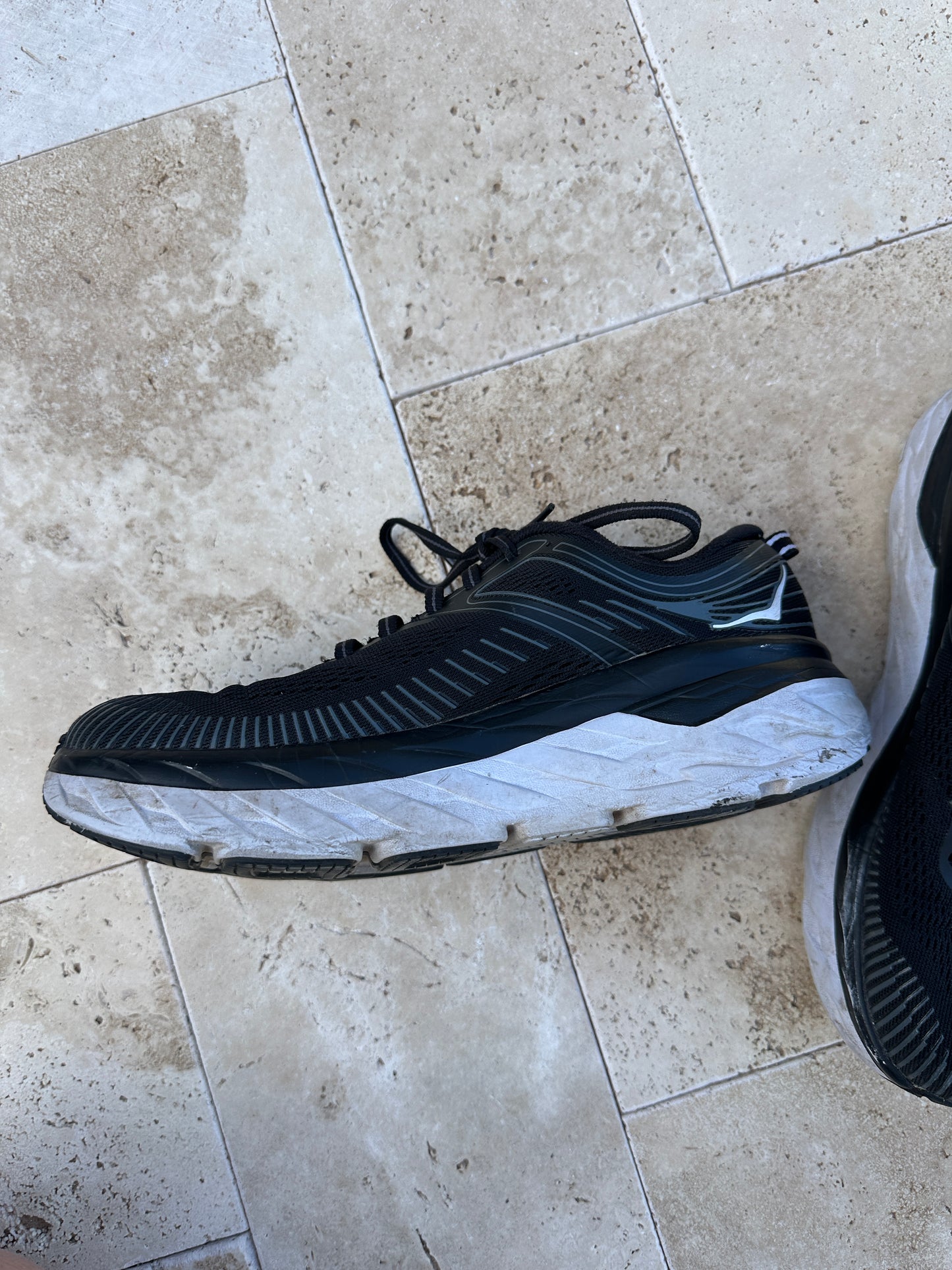hoka Bondi 7 in black/ white (size W8)