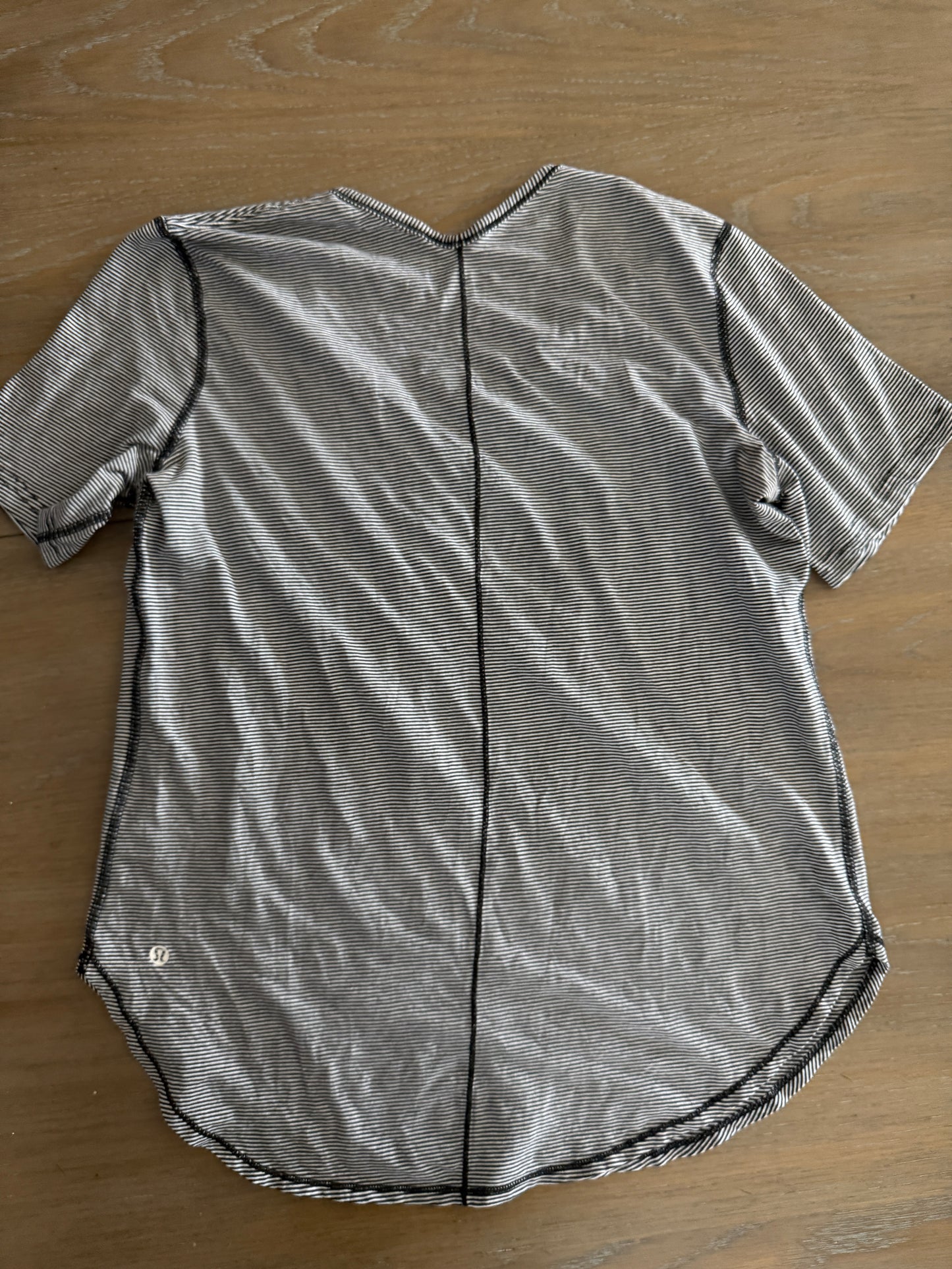 lululemon striped cotton tee (size 8)