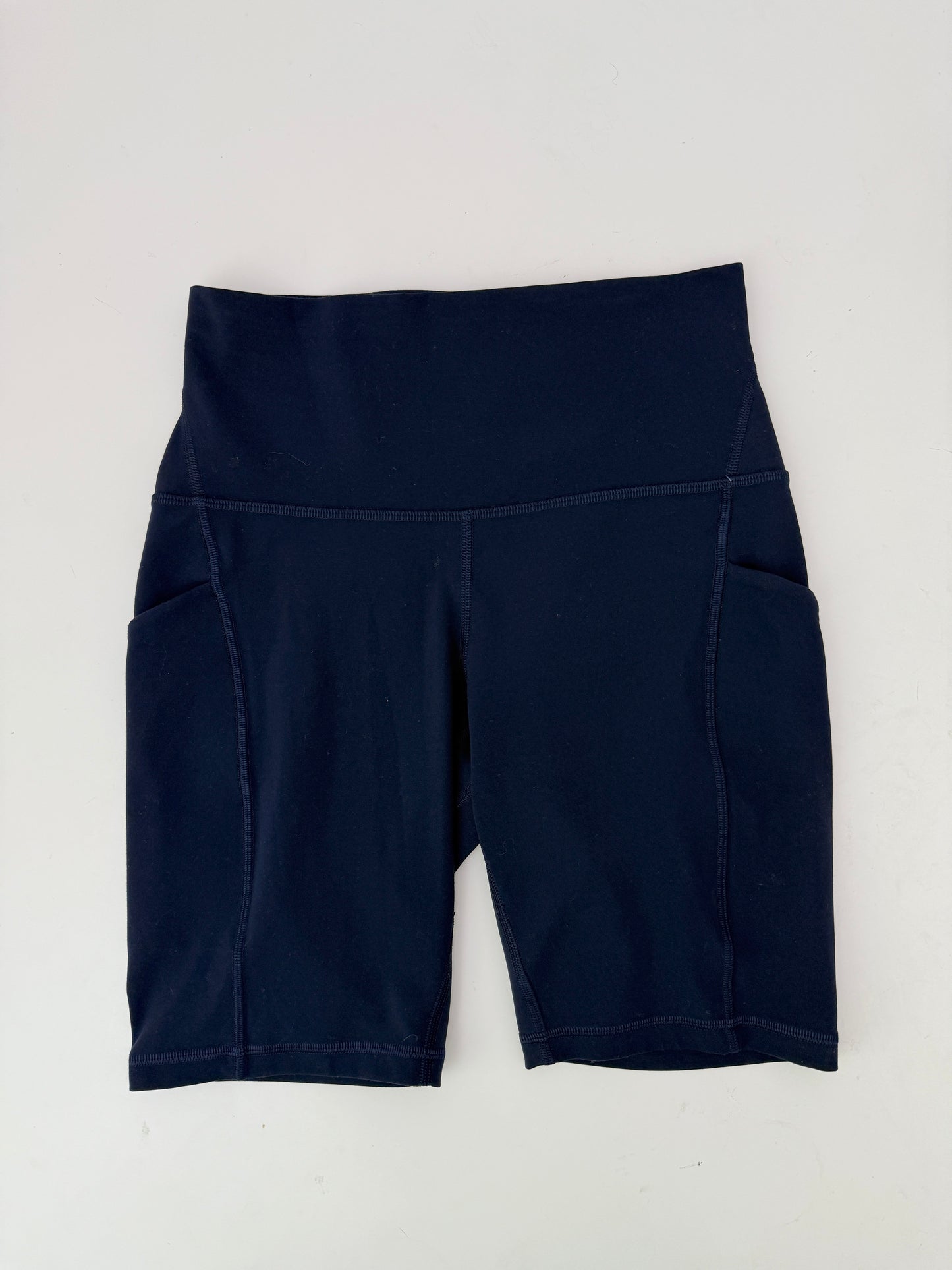 lululemon navy high rise align shorts with pockets (size 6, 8" inseam)