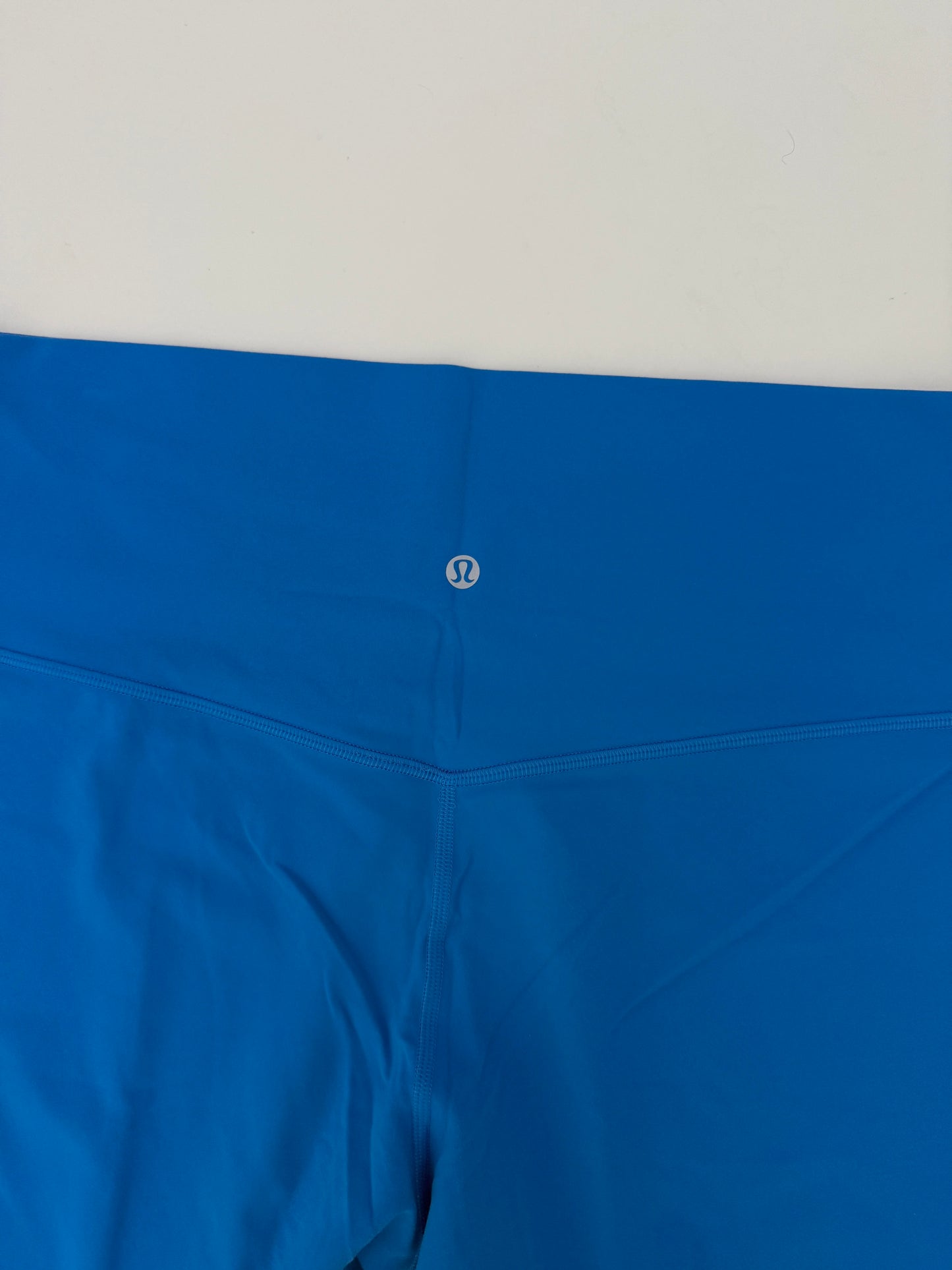 lululemon poolside high rise align shorts (size 12, 6" inseam)