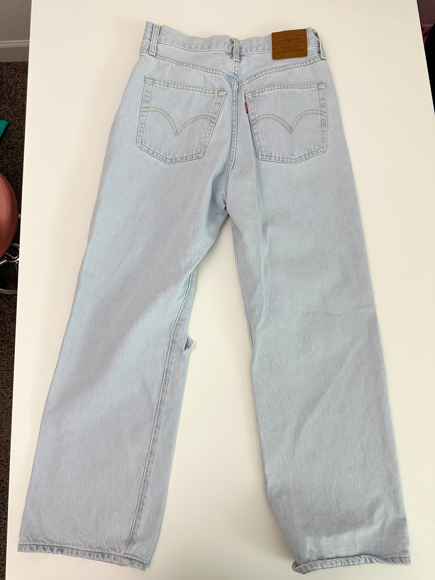 levi’s ribscage light wash straight jeans (size 29)