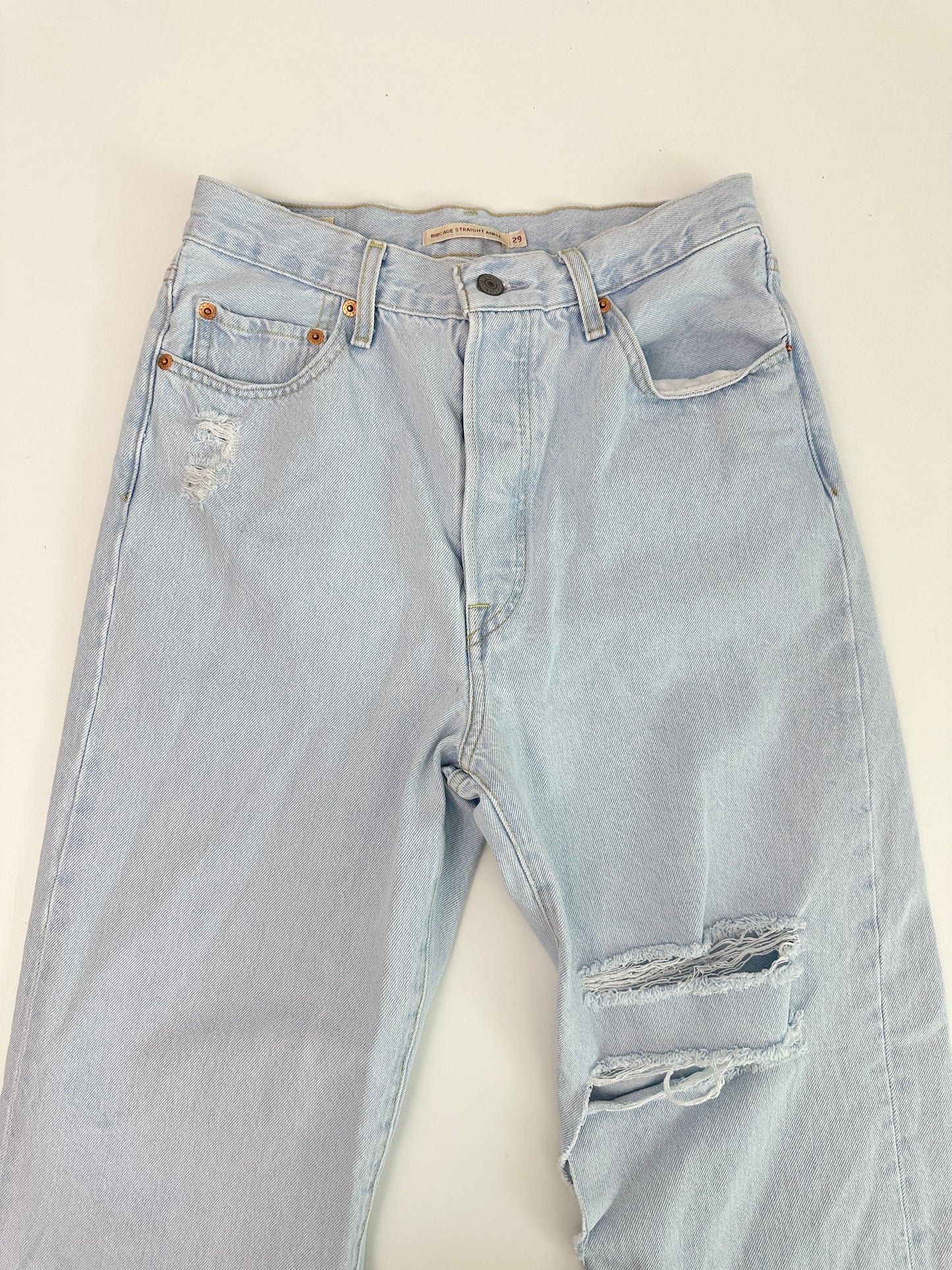 levi’s ribscage light wash straight jeans (size 29)