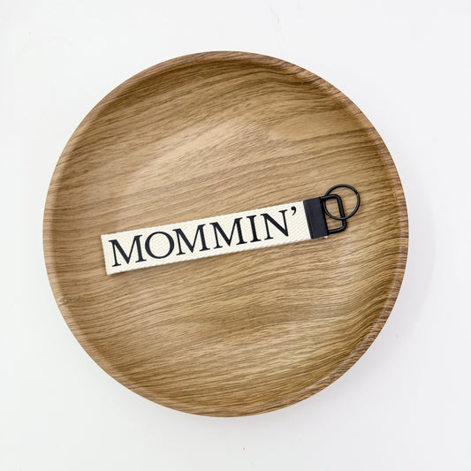 MOMMIN’ wristlet keychain