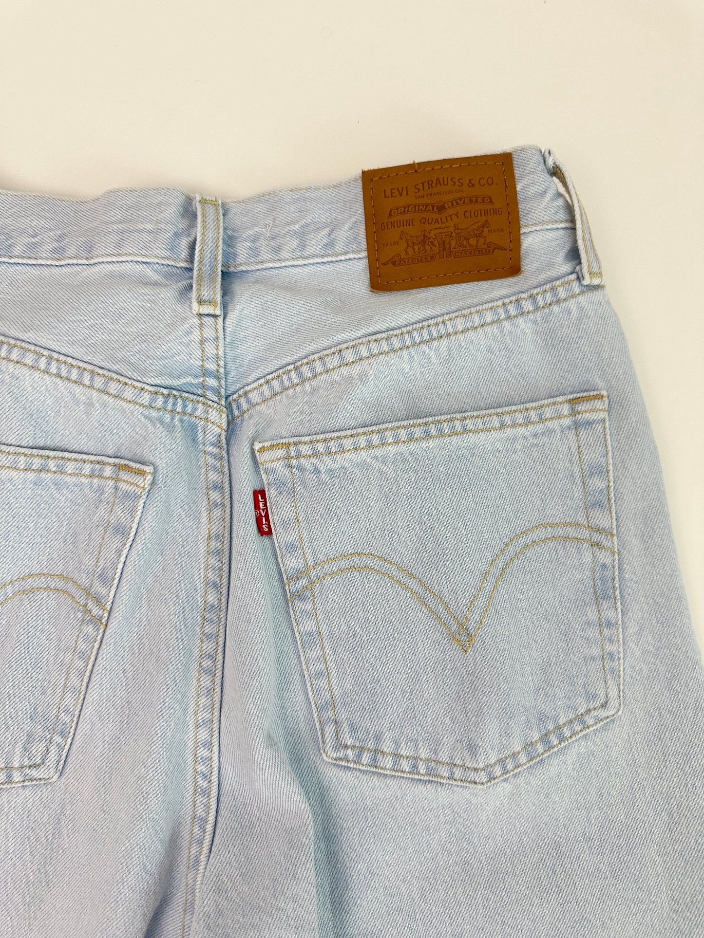 levi’s ribscage light wash straight jeans (size 29)