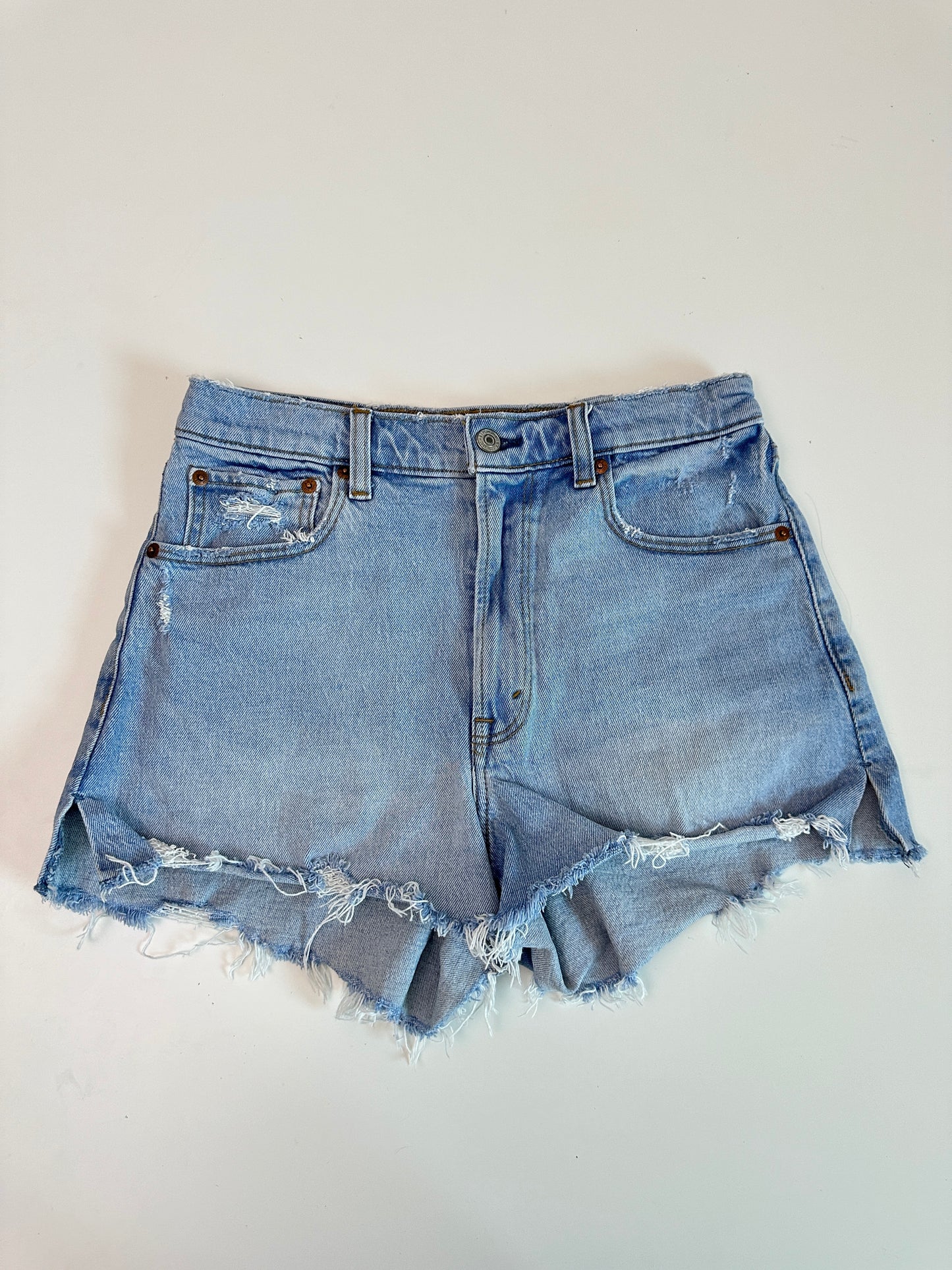 abercrombie high rise cut off shorts (size 2/ 26)