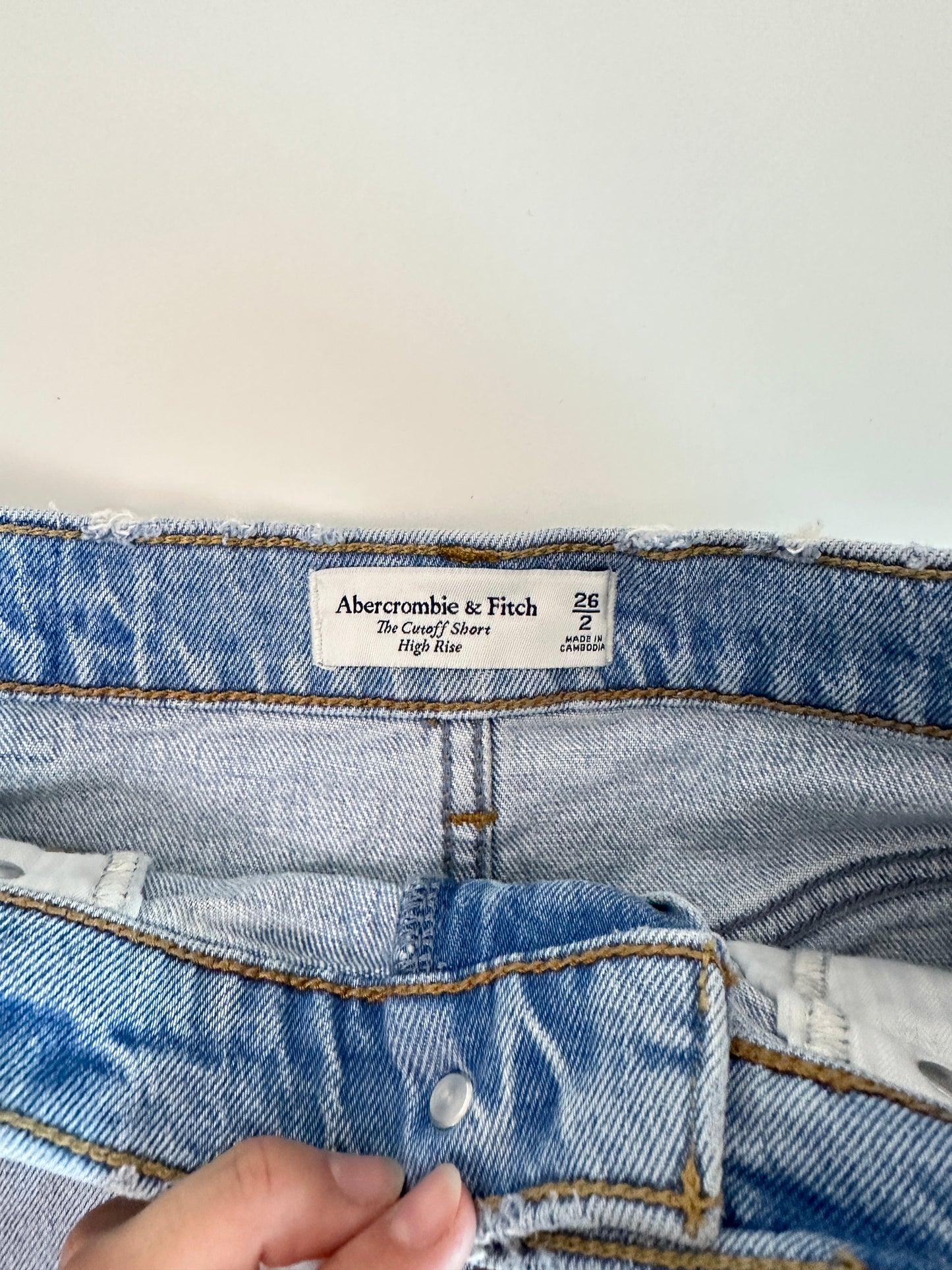 abercrombie high rise cut off shorts (size 2/ 26)