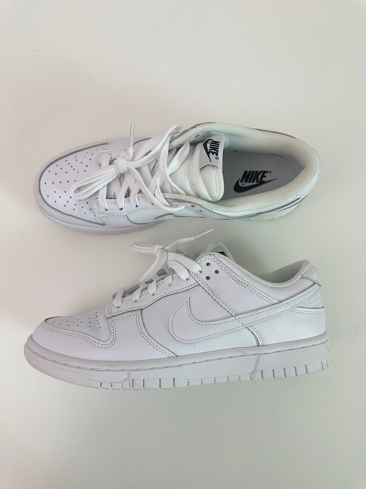 nike dunk low (size W9)