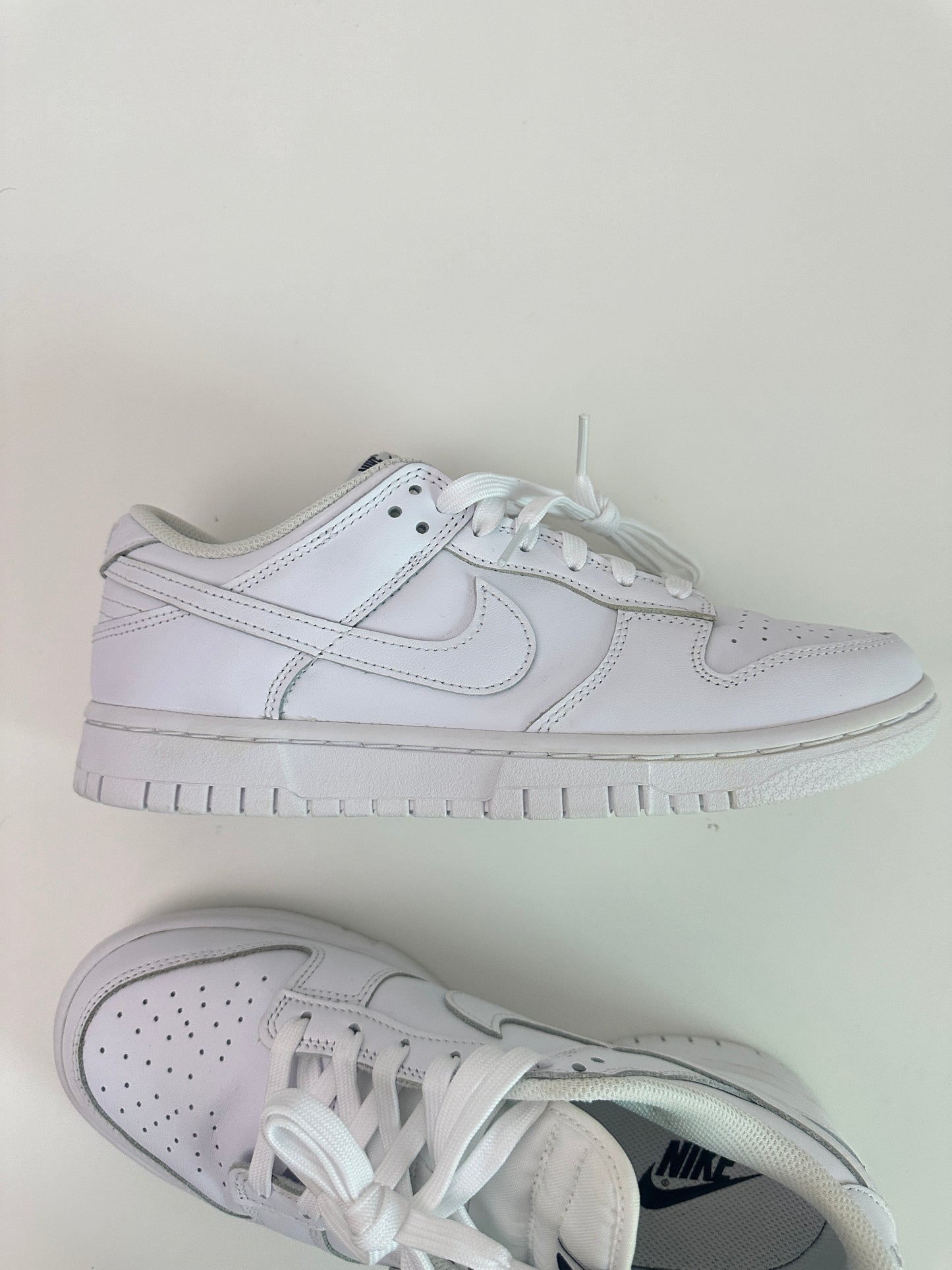 nike dunk low (size W9)