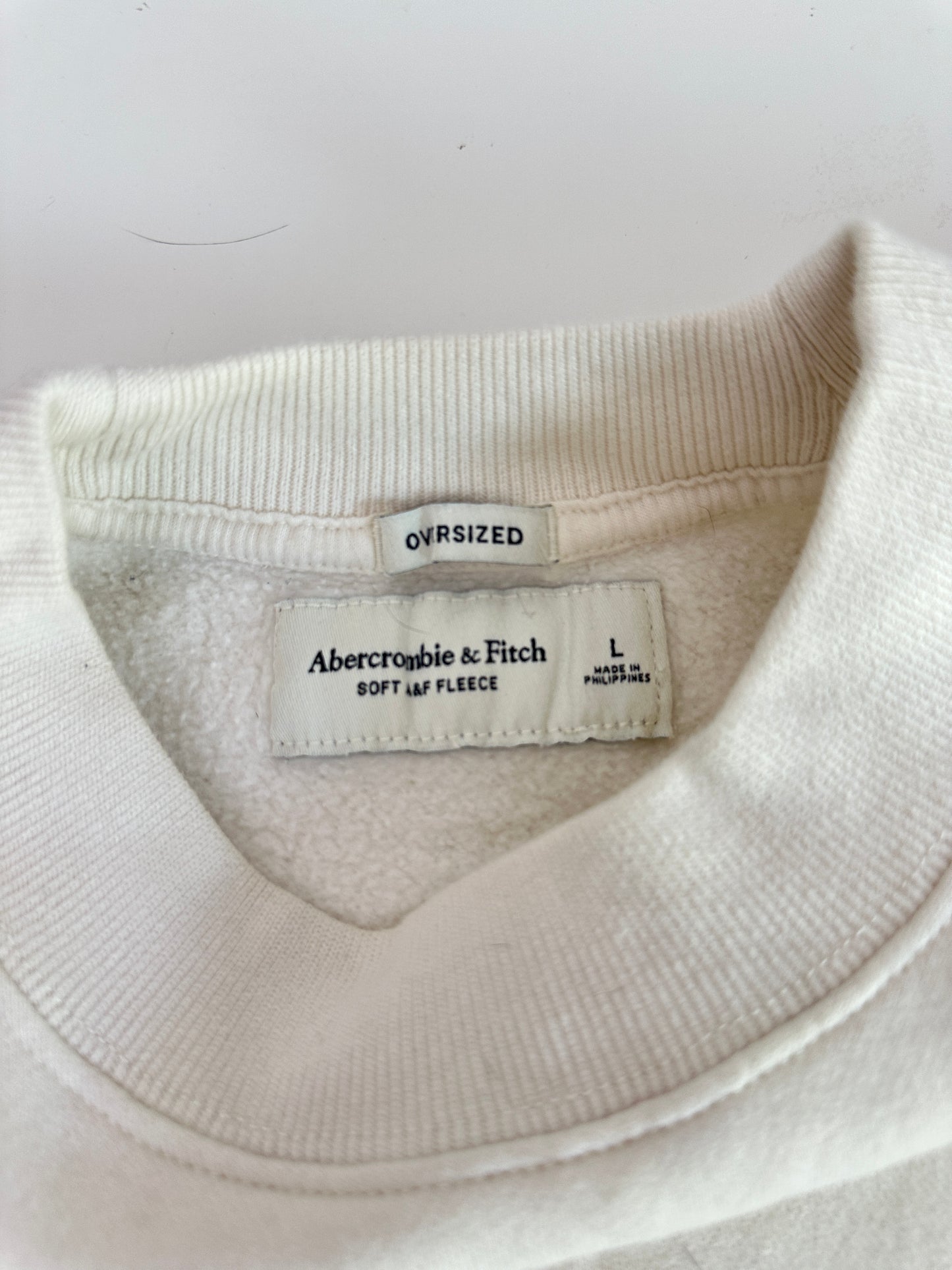 abercrombie breckenridge embroidered crewneck (size large)