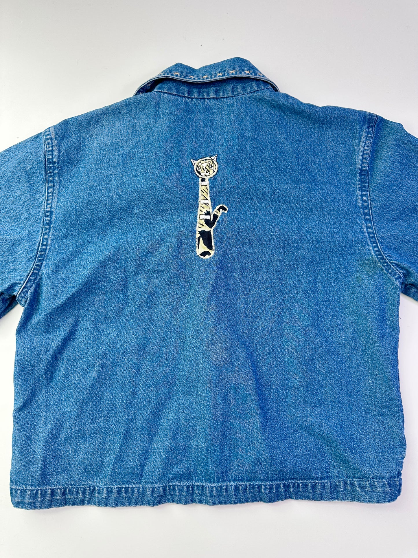 vintage cat emroidered denim shirt (size small)