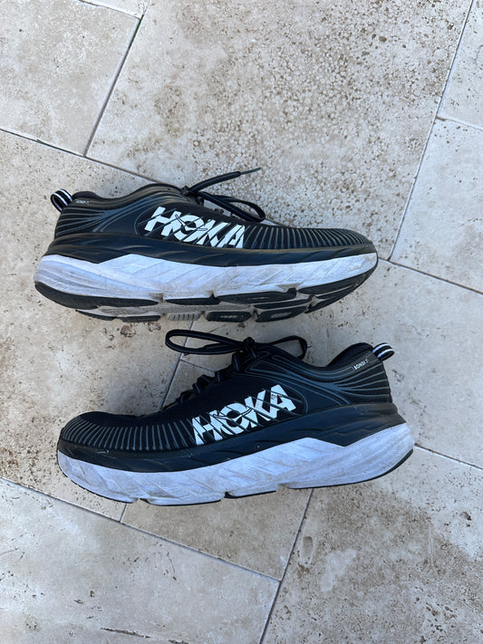 hoka Bondi 7 in black/ white (size W8)