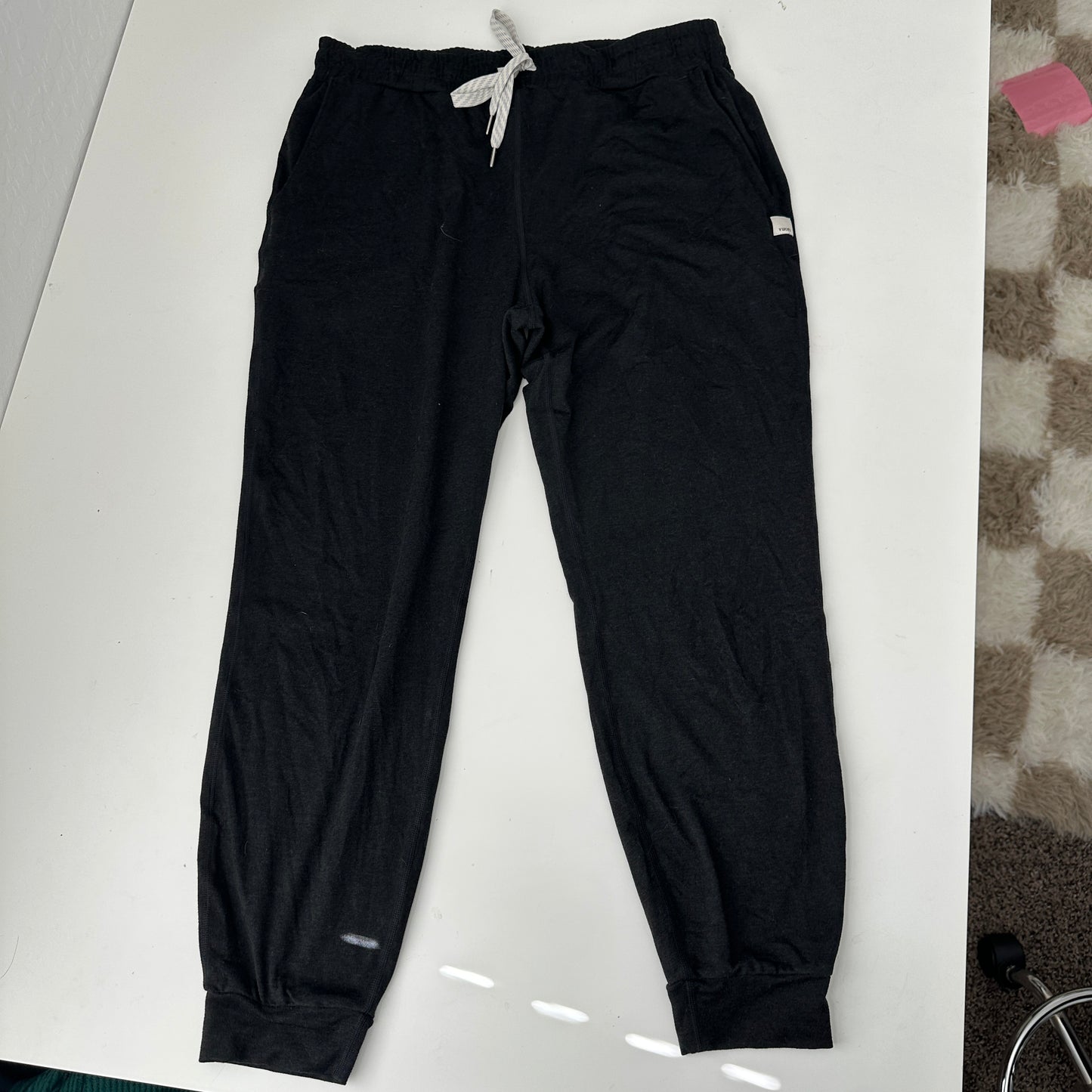 vuori performance jogger (size medium)