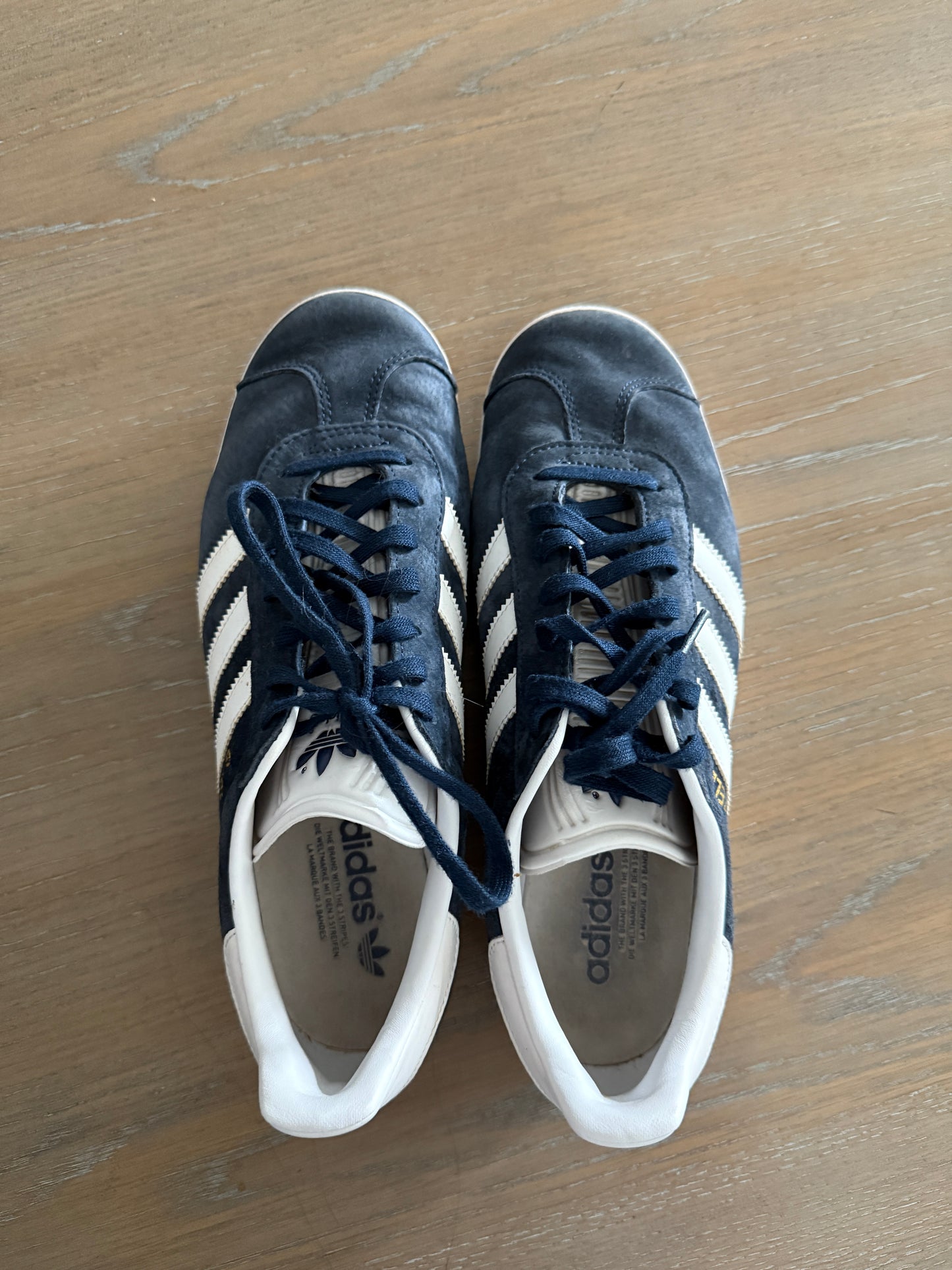 Adidas navy gazelle shoes (W8)