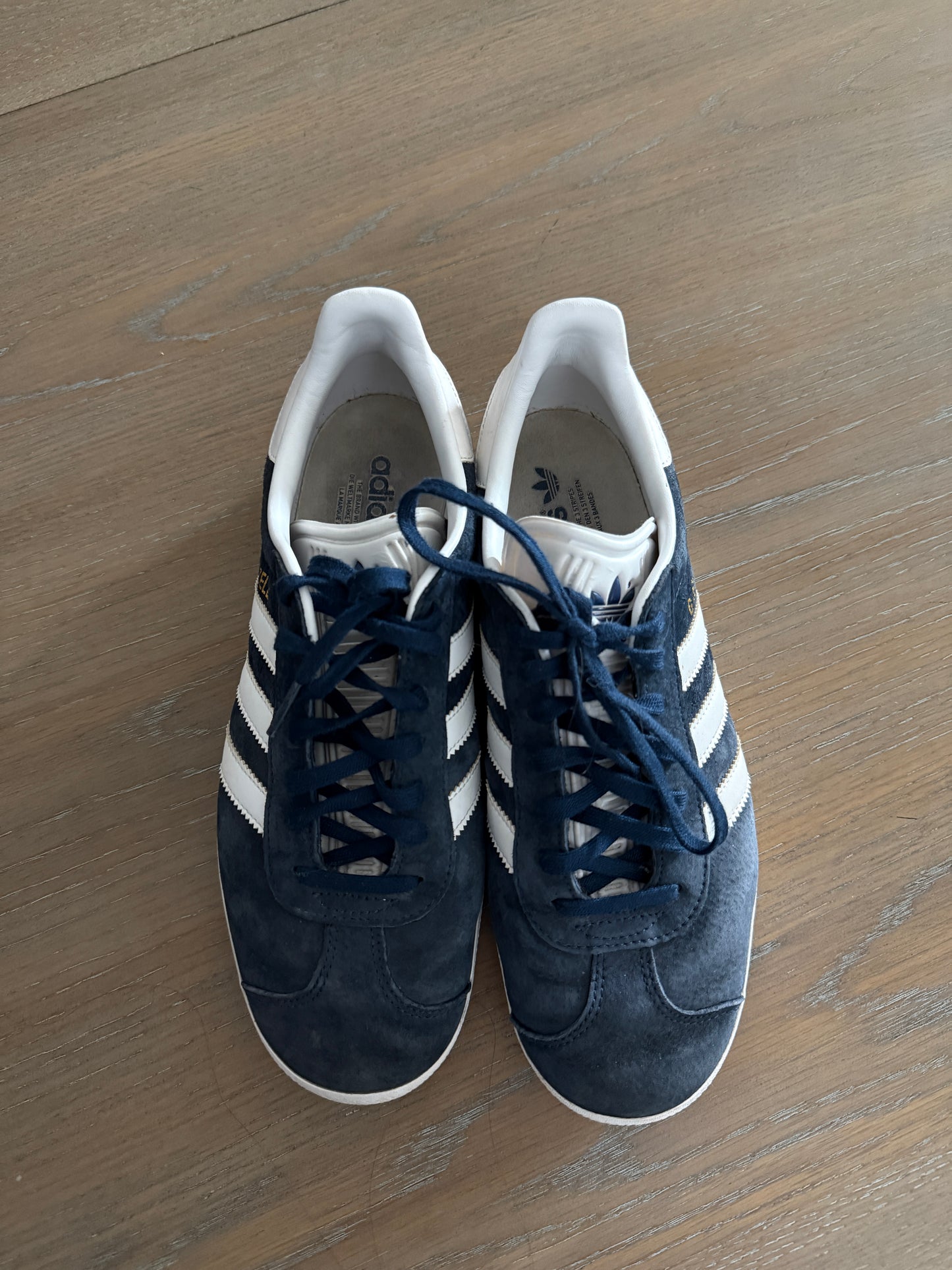 Adidas navy gazelle shoes (W8)