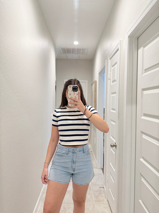 Levi's high rise mom shorts (size 29)