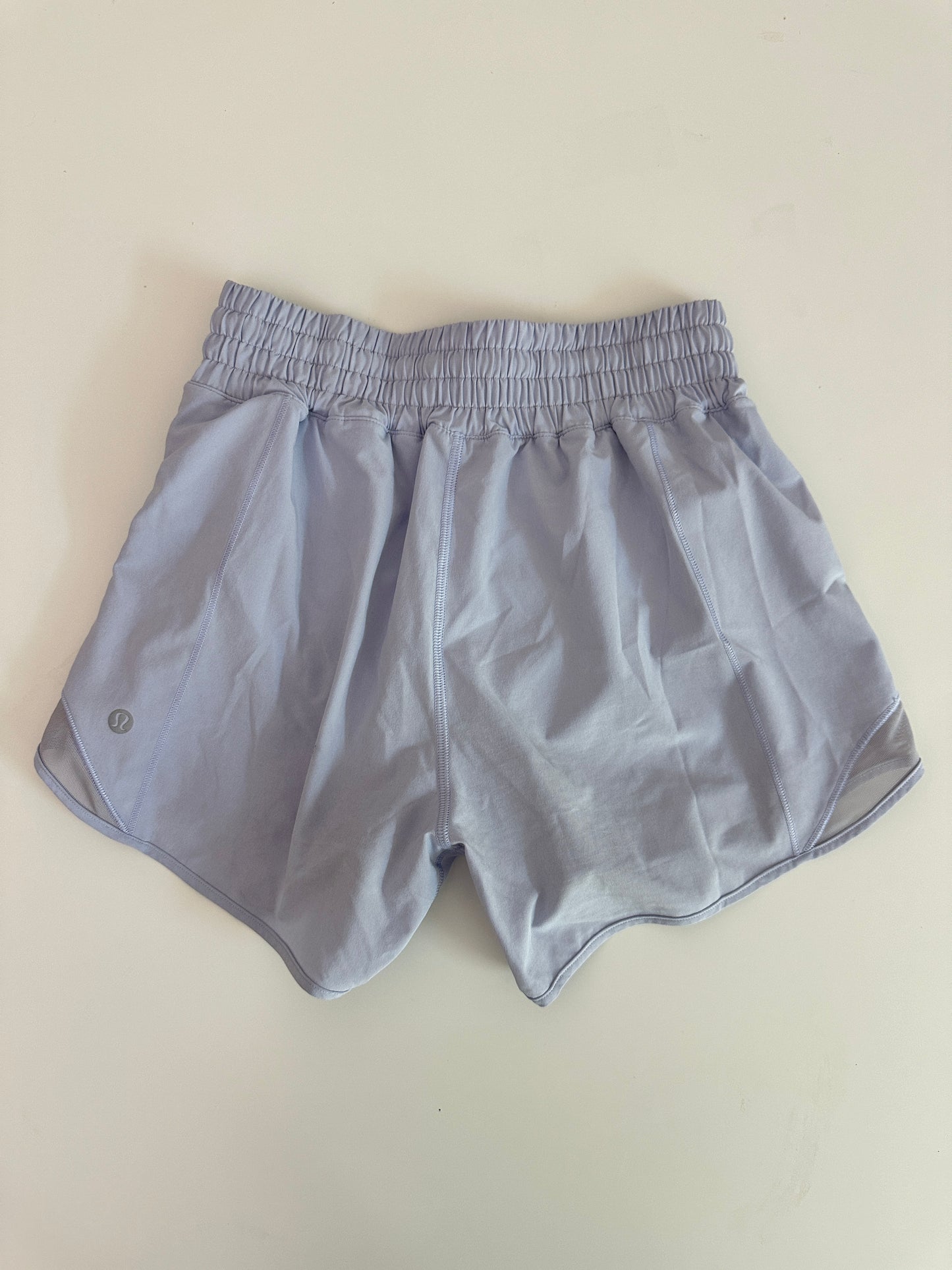 lululemon high rise hotty hot shorts (size 4, 4" inseam)