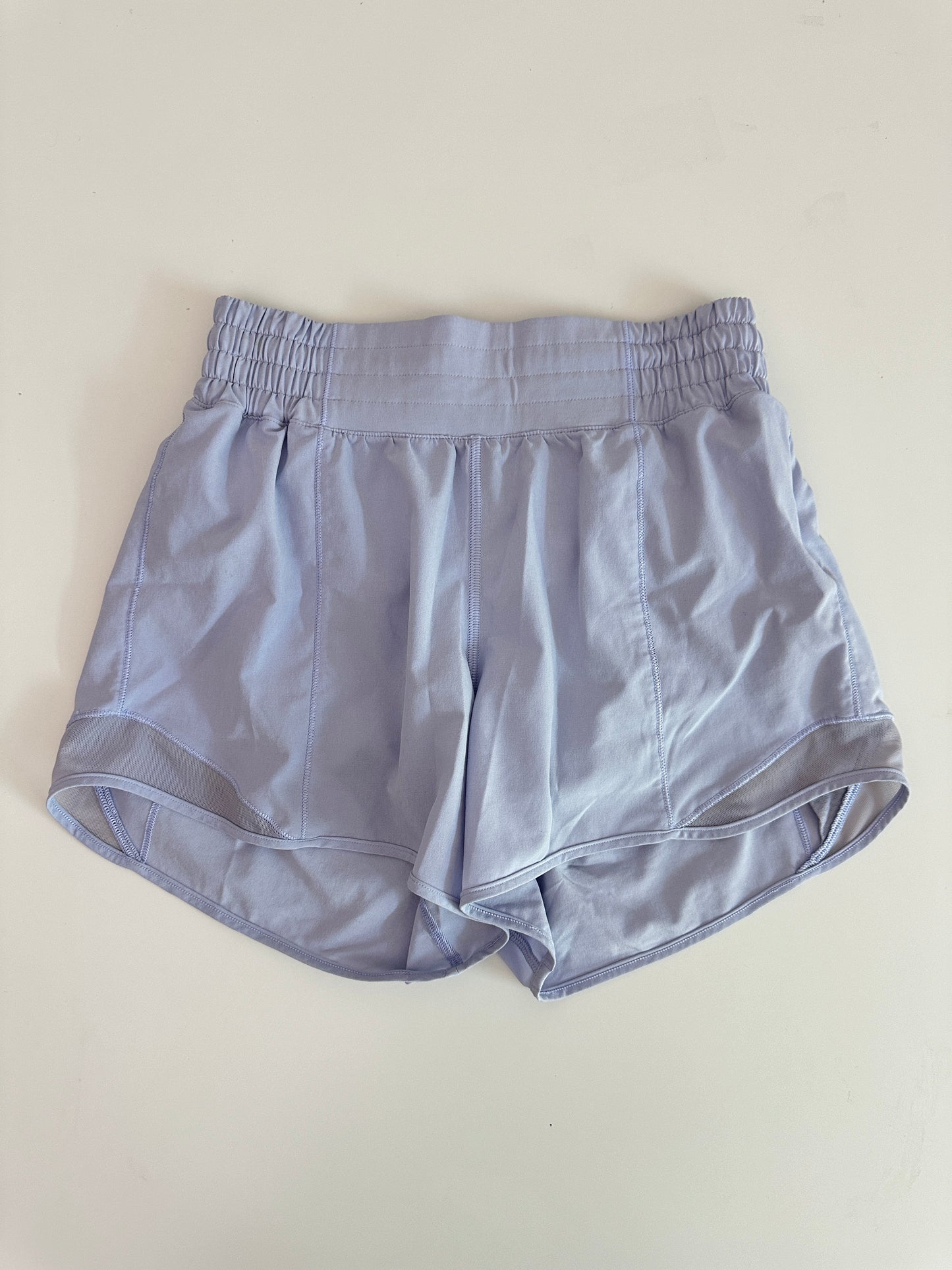 lululemon high rise hotty hot shorts (size 4, 4" inseam)