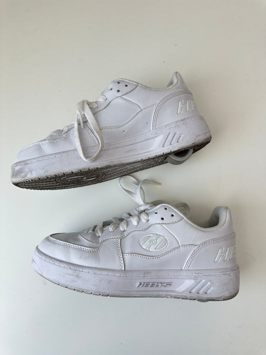 heely's white rezerve low sneaker (US 9)