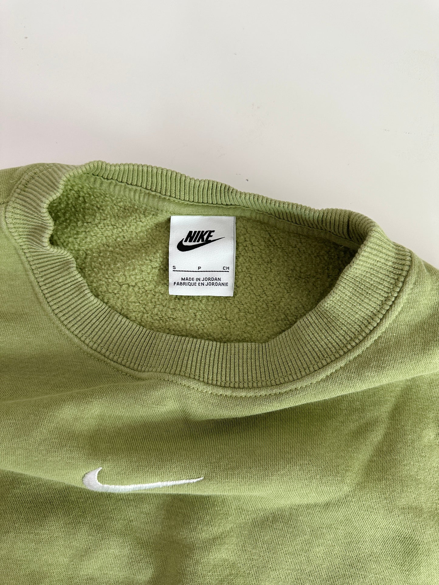 nike cropped crewneck (size small)