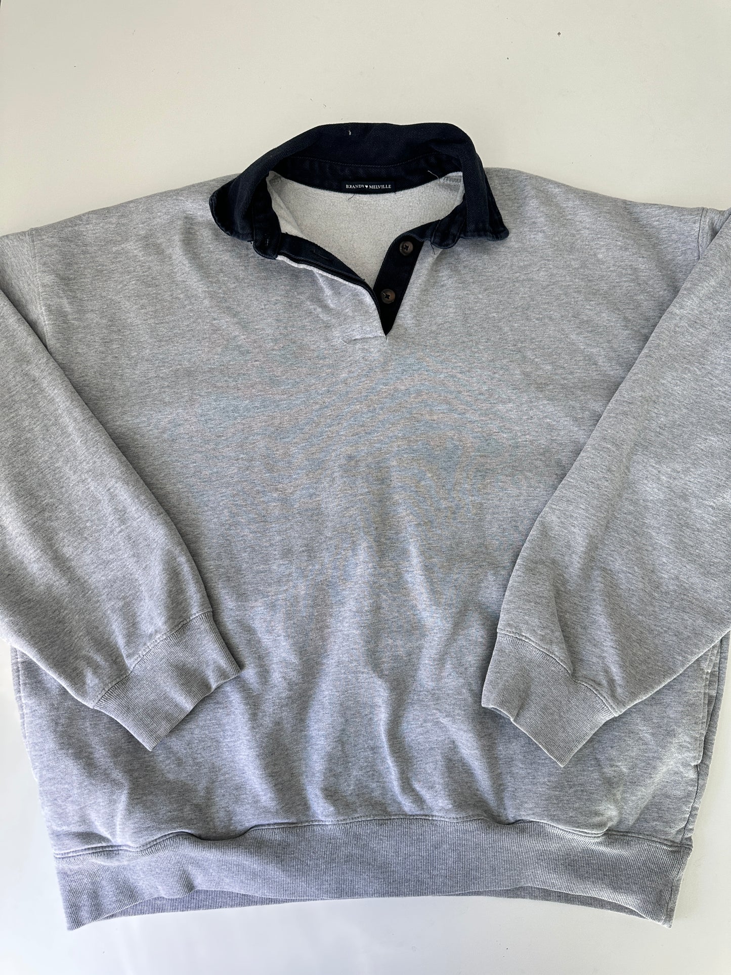 brandy melville grey collared sweatshirt (one size - size large)