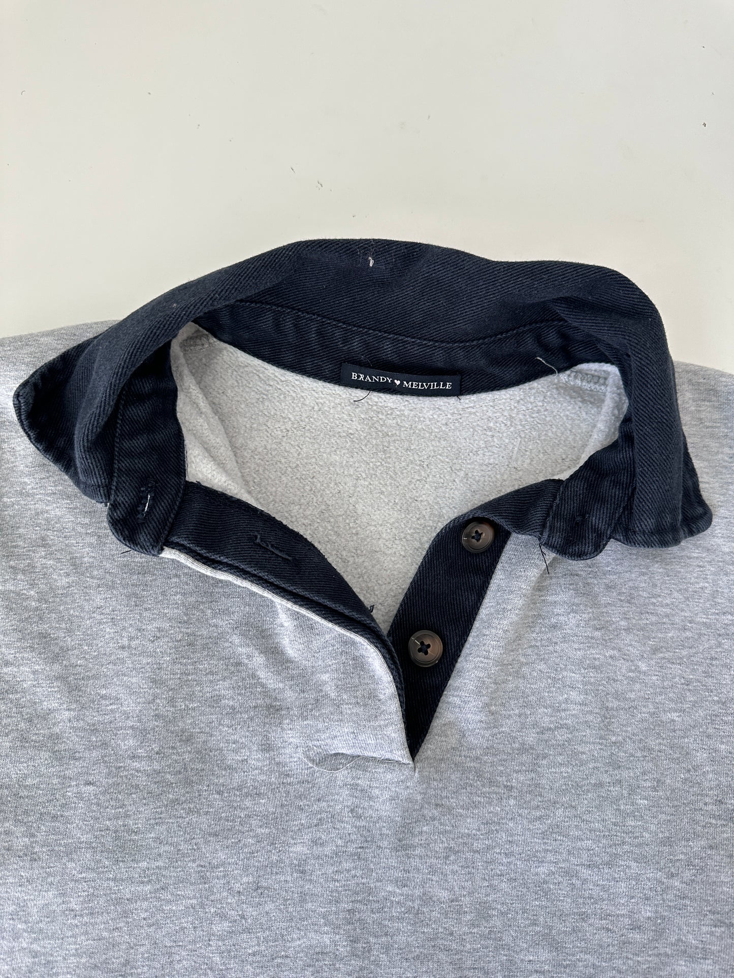 brandy melville grey collared sweatshirt (one size - size large)