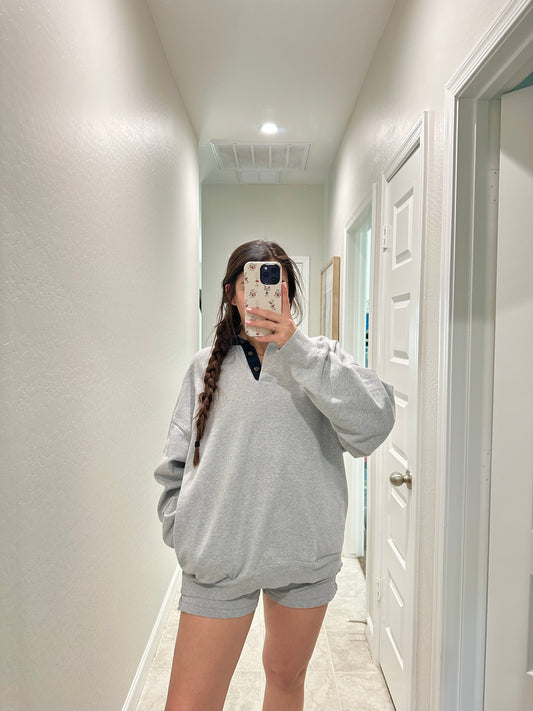 brandy melville grey collared sweatshirt (one size - size large)