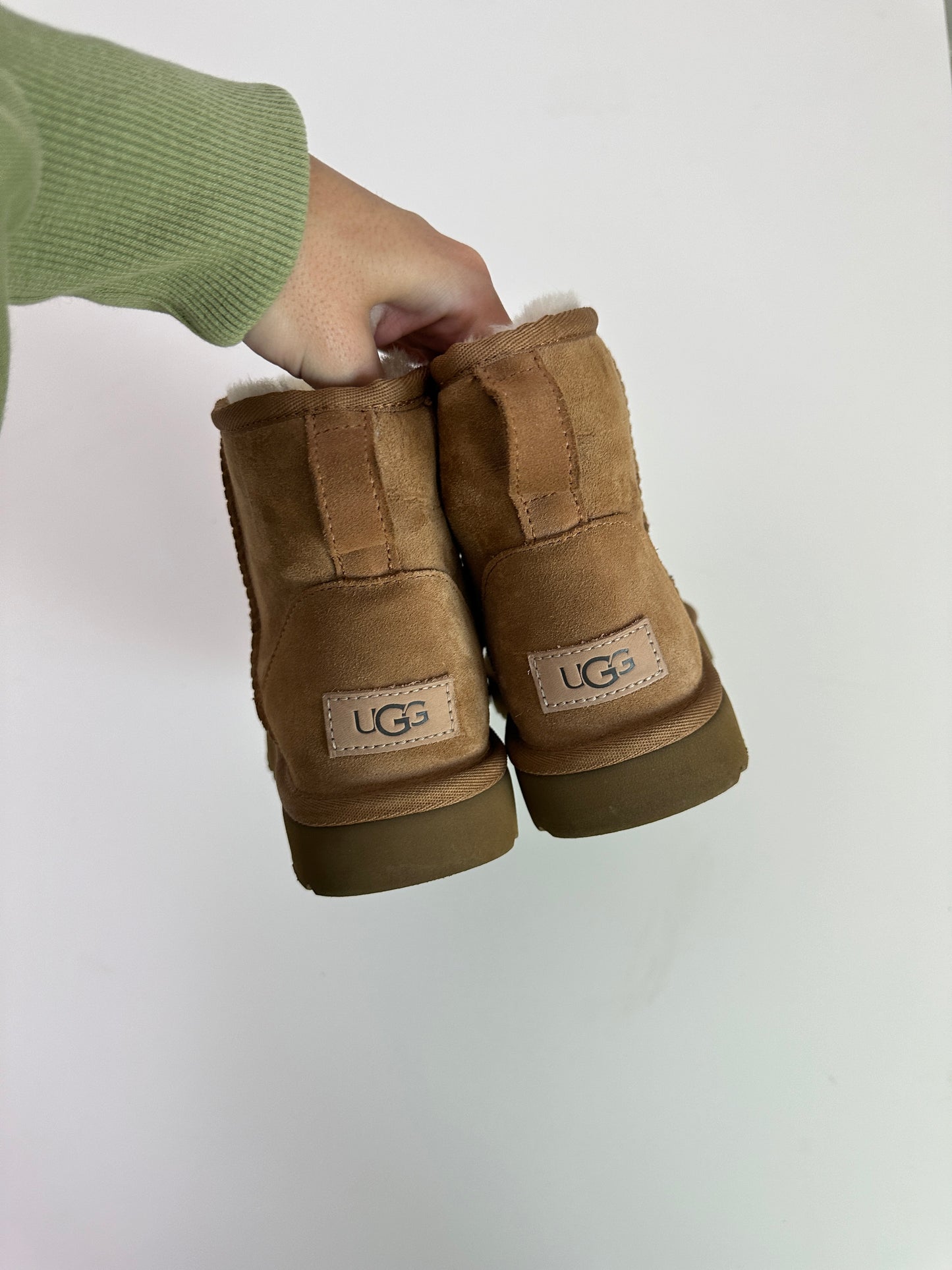 UGG mini boot in chestnut (size W6)