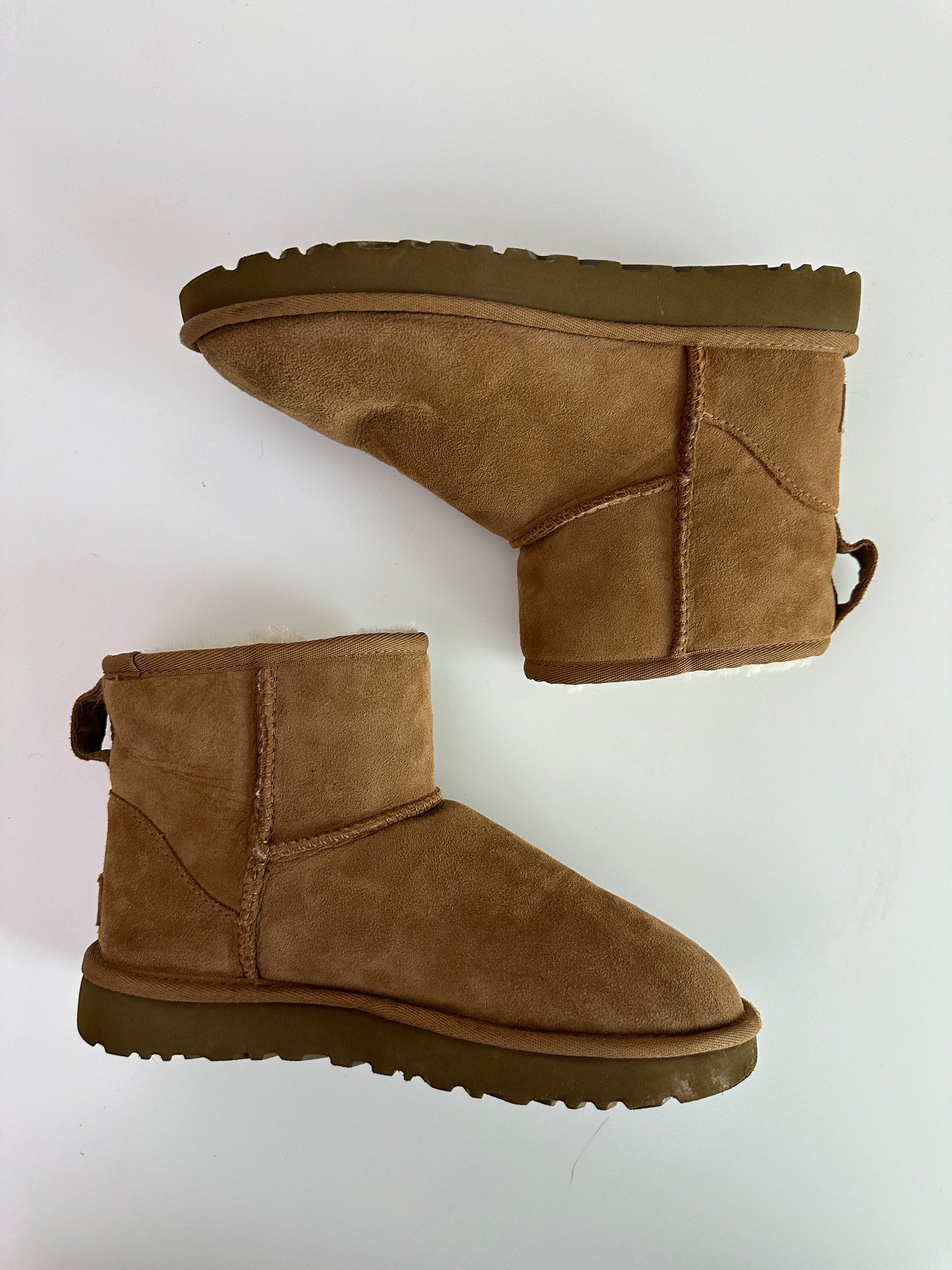 UGG mini boot in chestnut (size W6)