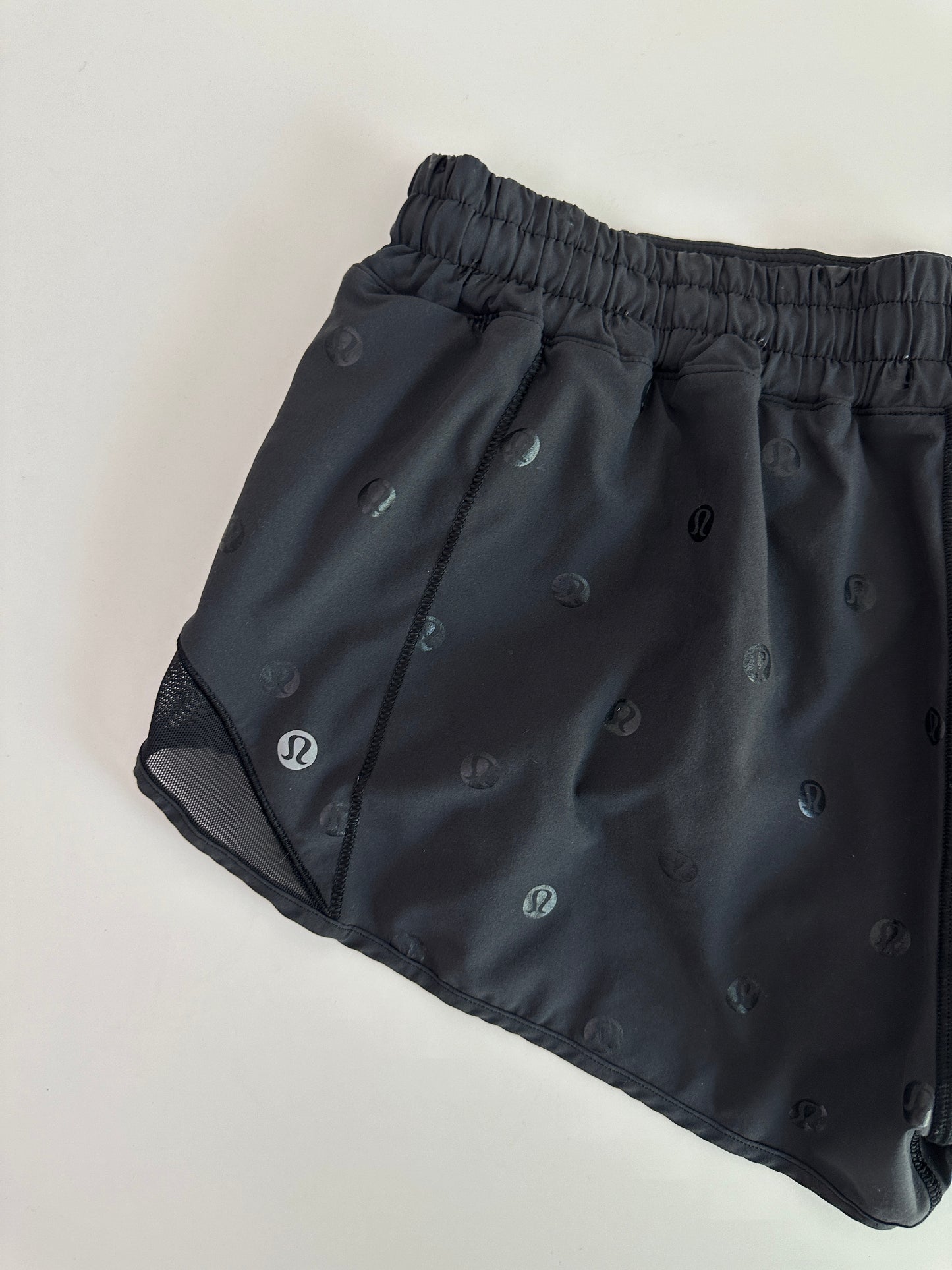 lululemon logo hotty hot shorts (size 10, 2.5" inseam)